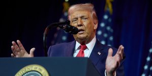 Ντοναλντ Τραμπ 