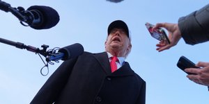 Ντοναλντ Τραμπ μικροφωνα