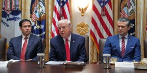 Ο Ντόναλντ Τραμπ στο υπουργικό συμβούλιο