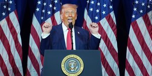 Ο Ντόναλντ Τραμπ κοροϊδεύει δημόσια γυναίκες και τρανς αθλήτριες 