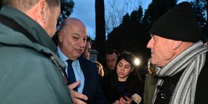 Κωστας Τσιάρας με αγρότες