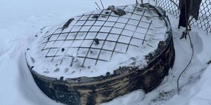 Θραύσμα του ρωσικού βαλλιστικού πυραύλου με τον οποίο η Ρωσία χτύπησε το Λβιβ της Ουκρανίας