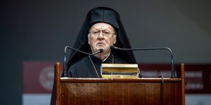 Ο οικουμενικός πατριάρχης Βαρθολομαίος, στο βήμα του ΑΠΘ
