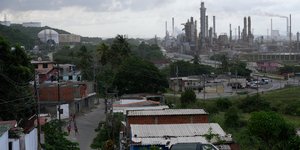 Διυλιστήρια πετρελαίου στο Πουέρτο Καμπέγιο της Βενεζουέλας