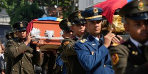 Κηδείες στρατιωτικών που σκοτώθηκαν στην επίθεση των ΗΠΑ για την αιχμαλώτιση του Μαδούρο