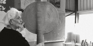 Η Ελένη Βερναδάκη στο εργαστήριό της