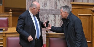 Ηχησε το 112 στη Βουλή