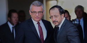 Ο Πρόεδρος της Κύπρου Νίκος Χριστοδουλίδης και ο ηγέτης των Τουρκοκυπρίων Τουφάν Ερχιουρμάν