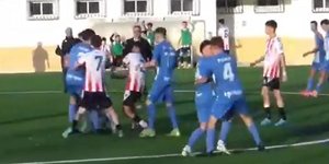 Ξύλο σε παιδικό αγώνα ποδοσφαίρου στην Ισπανία