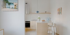 κουζίνα νησίδα παστέλ συσκευές διαμέρισμα Κρήτη 1974