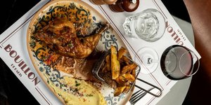 «Mπουγιόν», τα εστιατόρια που εμπνέονται από τις λαϊκές «σούπες» του 19ου αιώνα και υπόσχονται καλομαγειρεμένο, χορταστικό φαγητό σε τιμές που δεν τρομάζουν / SHUTTERSTOCK