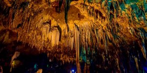 Ένα εκτεταμένο σύστημα σπηλαίων κρύβει μια ανακάλυψη που αλλάζει ριζικά τον τρόπο με τον οποίο οι επιστήμονες αντιλαμβάνονται τα όρια της ζωής / SHUTTERSTOCK