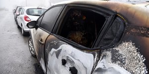 Καμένα ΙΧ από τα επεισόδια στο ΑΠΘ