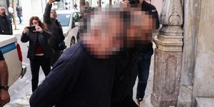 Ο 64χρονος αδελφοκτόνος στα δικαστήρια Ηρακλείου 