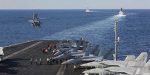 Έτοιμο για πλήγματα στο Ιράν το αμερικανικό αεροπλανοφόρο USS Abrahma Lincoln