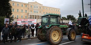 Διανυκτέρευσαν στο Σύνταγμα οι αγρότες