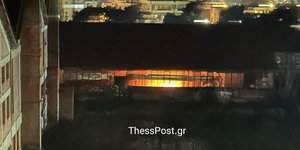 Φωτιά στην ιστορική κεραμοποιία Αλλατίνη στη Θεσσαλονίκη