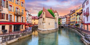 Τα κανάλια της παλιάς πόλης Αννεσύ / Φωτογραφία: Shutterstock