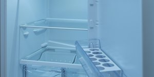 ανοιχτό ψυγείο