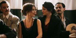 Έβελυν Ασουάντ, Θεοδοσία Σαββάκη 