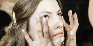 Μοντέλο που βάζει κρέμα 