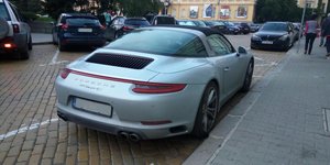 Αυτοκίνητο με ξένες πινακίδες