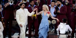 Bad Bunny και Lady Gaga στη σκηνή του Super Bowl 