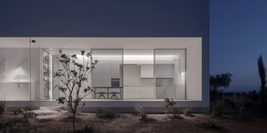 λευκή μινιμαλ κατοικία Κύπρος Λευκωσία