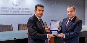 Ο Μιχάλης Χρυσοχοϊδης με τον Σέρβο υπουργό Εσωτερικών υποθέσεων