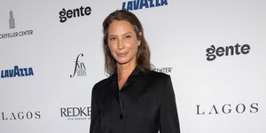 Στα 57 της, η Κρίστι Τέρλινγκτον μοιράζεται τις συνήθειες που την κρατούν φρέσκια