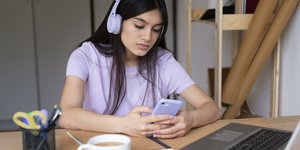 Πολλοί ζουν με την εντύπωση ότι η προσοχή τους είναι μικρότερη σε σχέση με παλιά και ότι η καθημερινότητα τους σπρώχνει σε μια κατάσταση μόνιμης διάσπασης / SHUTTERSTOCK