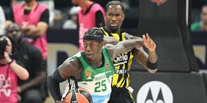 Νάιτζελ Χέιζ Ντέιβις και Κέντρικ Ναν