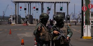 Στρατιώτες στον Ισημερινό 