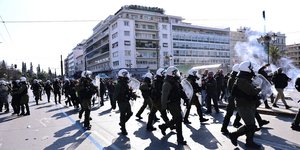 Τέμπη: Τραυματίστηκε ρεπόρτερ της ΕΡΤ στα επεισόδια στο Σύνταγμα