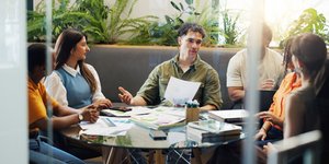 Γκρουπ συζητάει