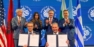 Υπογραφές για το LNG με Εξάρχου, Παπασταύρου και Γκίλφοϊλ παρόντες