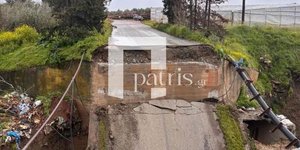 Κατέρρευσε παλιά γέφυρα