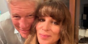 Ρίτσαρντ Γκιρ και Αλεχάντρα Σίλβα ποζάρουν με τα τρία τους παιδιά στις ΗΠΑ -«Η μικρή μας ομάδα»