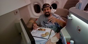 Το μήνυμα του Gio Καραντώνη από το αεροπλάνο 