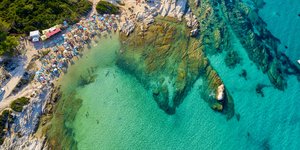 Η παραλία Καβουρότρυπες στη Χαλκιδική