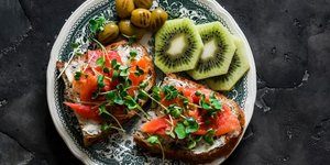 Πιάτο με σολομο και ακτινίδιο