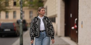 γυναίκα με πανωφόρι