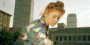 Η 17χρονη τότε Τζούντι Πόλγκαρ παίζει σκάκι