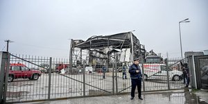 καγκελα καμένο εργοστασιο