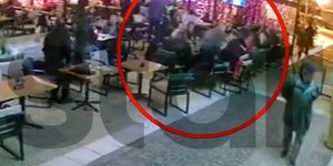 Σκηνές πανικού στην Καλλιθέα τη στιγμή που βρέθηκε το κοριτσάκι στο σιντριβάνι 