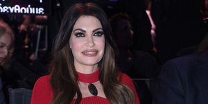 Κίμπερλι Γκιλφόιλ: Το χρώμα-έκπληξη στα παπούτσια που απογείωσε το κόκκινο φόρεμα -Αντί για μαύρο