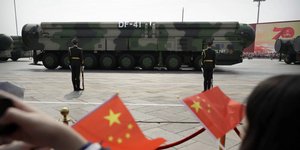 Κινεζικός βαλλιστικός πύραυλος DF-41, ικανός να φέρει πυρηνικές κεφαλές