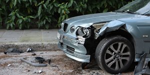 Μεθυσμένη οδηγός διέλυσε πέντε αυτοκίνητα στο Κολωνάκι