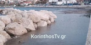 «Βγήκε στη στεριά» η θάλασσα στην Κόρινθο