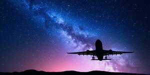 Στο αεροδρόμιο αυτό μπορεί κανείς να σηκώσει το κεφάλι από τον χώρο στάθμευσης και να ξεχωρίσει αστερισμούς, κάτι σπάνιο για υποδομή που εξυπηρετεί επιβατικές πτήσεις / JACKSON HALL AIRPORT